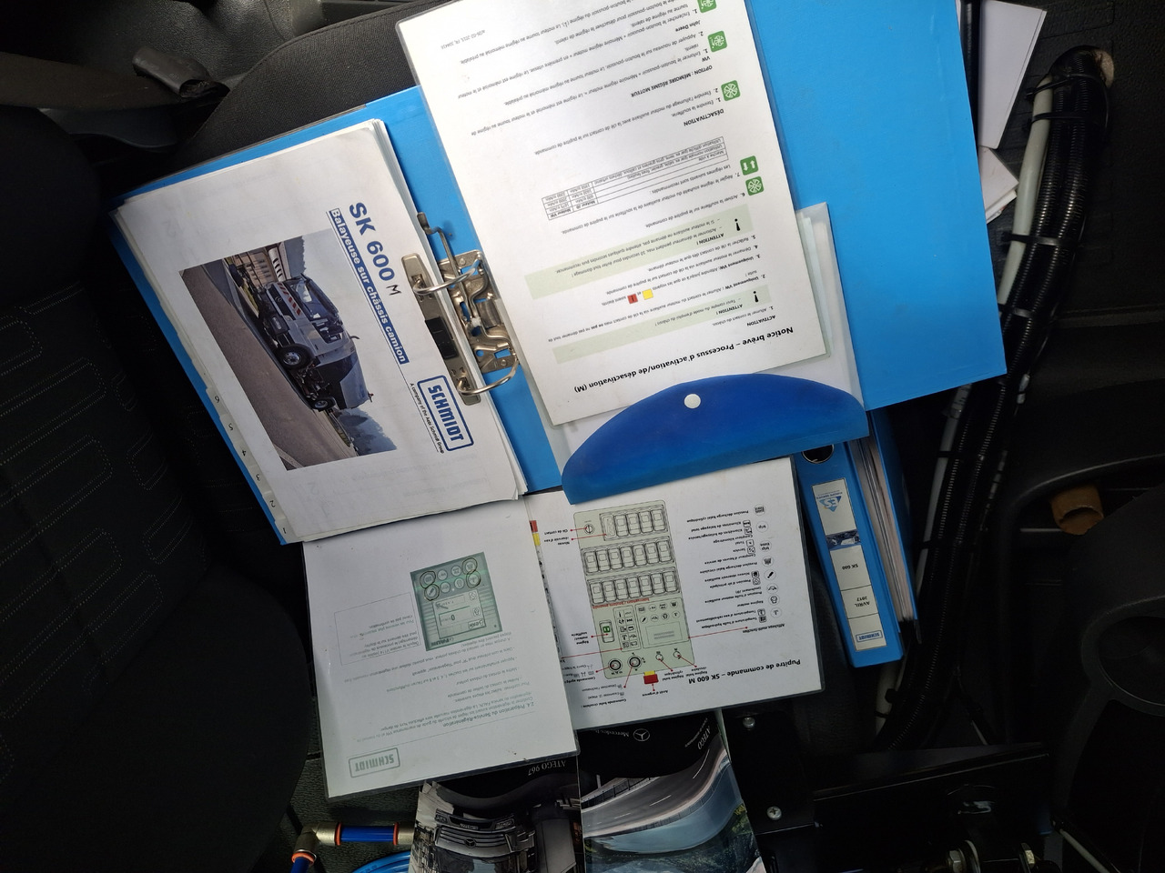 Utcaseprő gép MERCEDES-BENZ Atego 1523 Zamiatarka Kehrmaschine Schmidt SK600 Karcher 2 Motoren Euro 6 PM10 Rura Do Liści: 41 kép. Utcaseprő gép MERCEDES-BENZ Atego 1523 Zamiatarka Kehrmaschine Schmidt SK600 Karcher 2 Motoren Euro 6 PM10 Rura Do Liści: 41 kép.