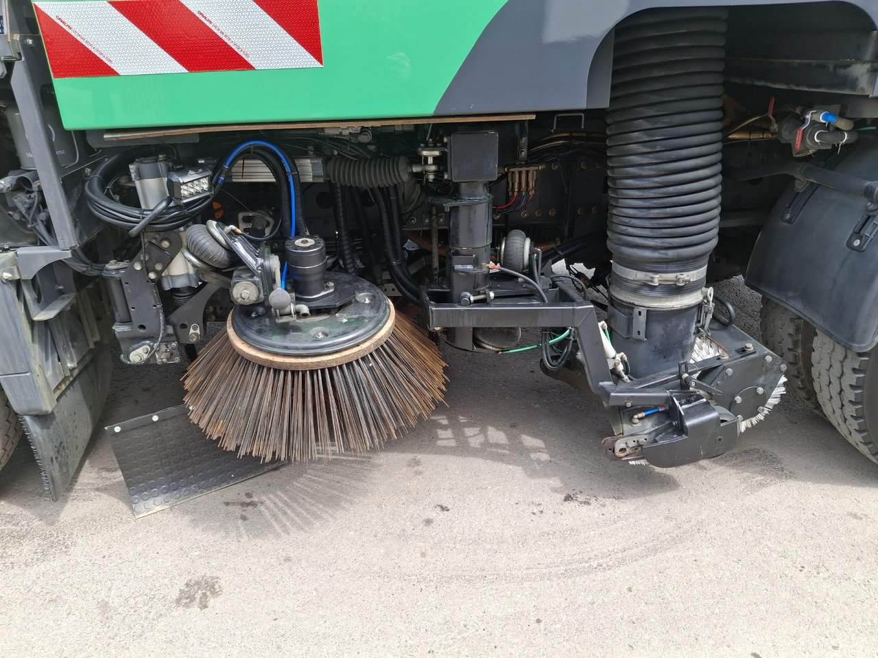 Utcaseprő gép MERCEDES-BENZ Atego 1523 Zamiatarka Kehrmaschine Schmidt SK600 Karcher 2 Motoren Euro 6 PM10 Rura Do Liści: 10 kép. Utcaseprő gép MERCEDES-BENZ Atego 1523 Zamiatarka Kehrmaschine Schmidt SK600 Karcher 2 Motoren Euro 6 PM10 Rura Do Liści: 10 kép.