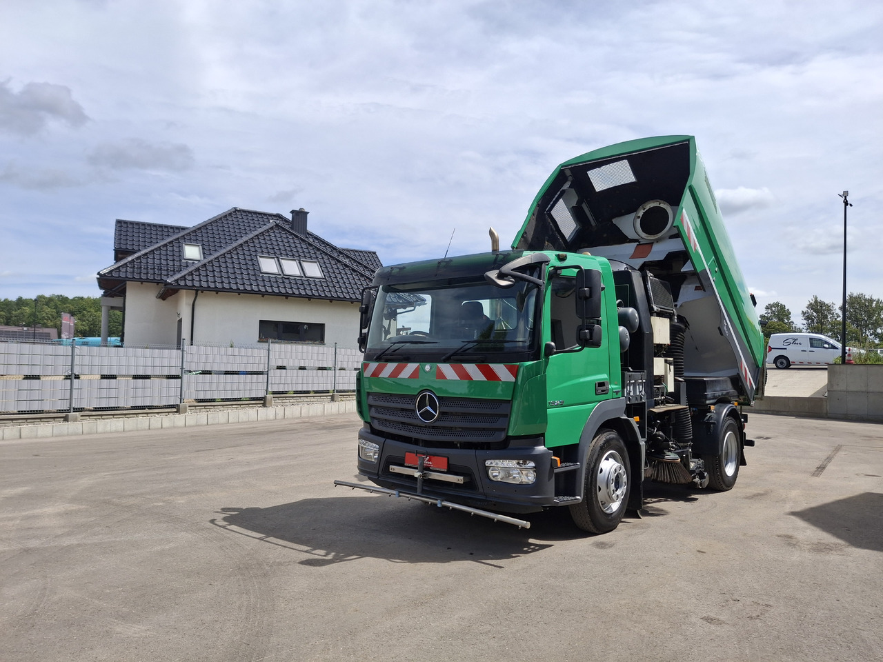 Utcaseprő gép MERCEDES-BENZ Atego 1523 Zamiatarka Kehrmaschine Schmidt SK600 Karcher 2 Motoren Euro 6 PM10 Rura Do Liści: 8 kép. Utcaseprő gép MERCEDES-BENZ Atego 1523 Zamiatarka Kehrmaschine Schmidt SK600 Karcher 2 Motoren Euro 6 PM10 Rura Do Liści: 8 kép.