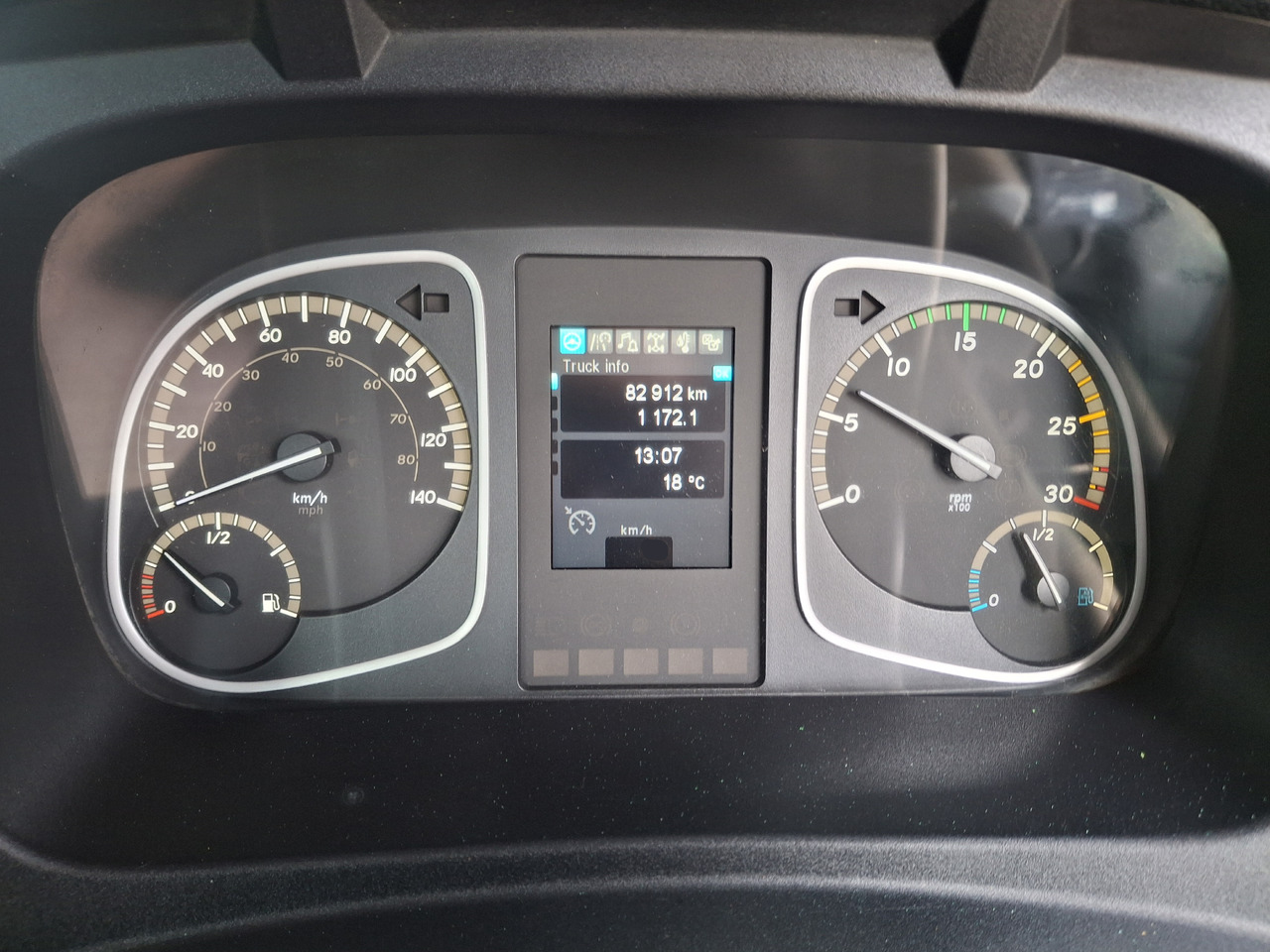 Utcaseprő gép MERCEDES-BENZ Atego 1523 Zamiatarka Kehrmaschine Schmidt SK600 Karcher 2 Motoren Euro 6 PM10 Rura Do Liści: 39 kép. Utcaseprő gép MERCEDES-BENZ Atego 1523 Zamiatarka Kehrmaschine Schmidt SK600 Karcher 2 Motoren Euro 6 PM10 Rura Do Liści: 39 kép.