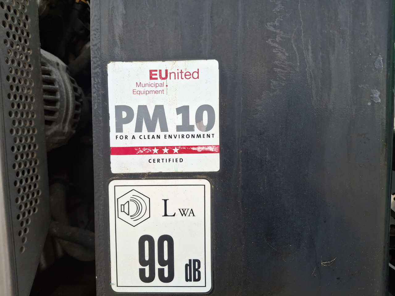 Utcaseprő gép MERCEDES-BENZ Atego 1523 Zamiatarka Kehrmaschine Schmidt SK600 Karcher 2 Motoren Euro 6 PM10 Rura Do Liści: 27 kép. Utcaseprő gép MERCEDES-BENZ Atego 1523 Zamiatarka Kehrmaschine Schmidt SK600 Karcher 2 Motoren Euro 6 PM10 Rura Do Liści: 27 kép.