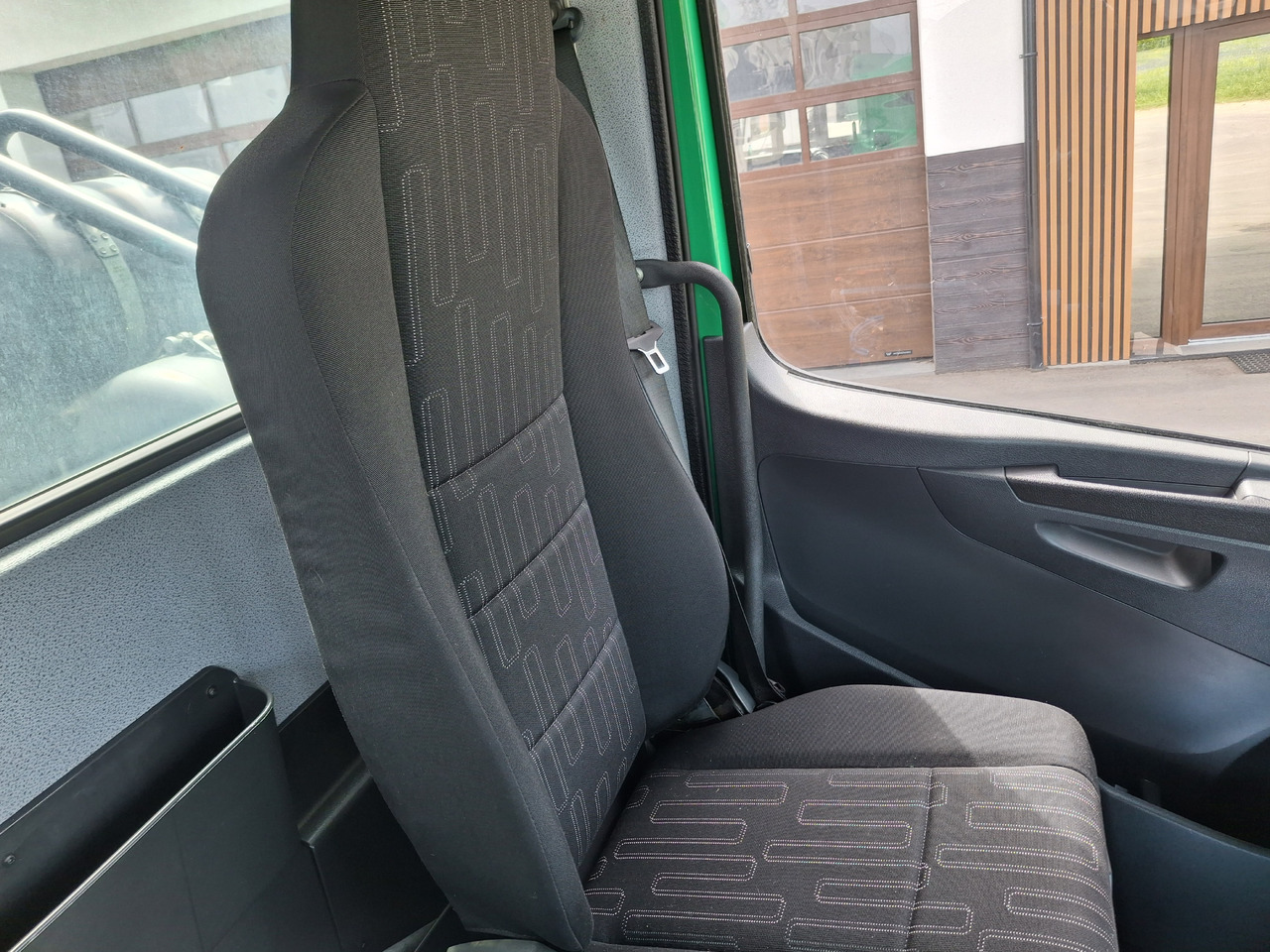 Utcaseprő gép MERCEDES-BENZ Atego 1523 Zamiatarka Kehrmaschine Schmidt SK600 Karcher 2 Motoren Euro 6 PM10 Rura Do Liści: 36 kép. Utcaseprő gép MERCEDES-BENZ Atego 1523 Zamiatarka Kehrmaschine Schmidt SK600 Karcher 2 Motoren Euro 6 PM10 Rura Do Liści: 36 kép.