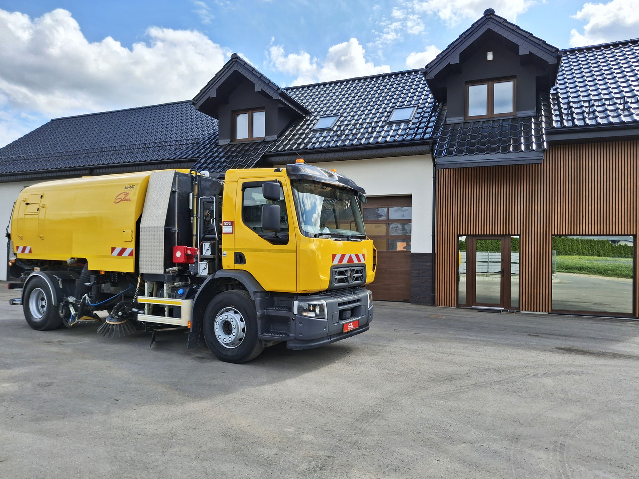 RENAULT C280 Kehrmaschine Zamiatarka SEMAT Zoeller FAUN Karcher L/R 2 Motoren 2018r 740 Mth Euro 6 - Utcaseprő gép: 1 kép. RENAULT C280 Kehrmaschine Zamiatarka SEMAT Zoeller FAUN Karcher L/R 2 Motoren 2018r 740 Mth Euro 6 - Utcaseprő gép: 1 kép.