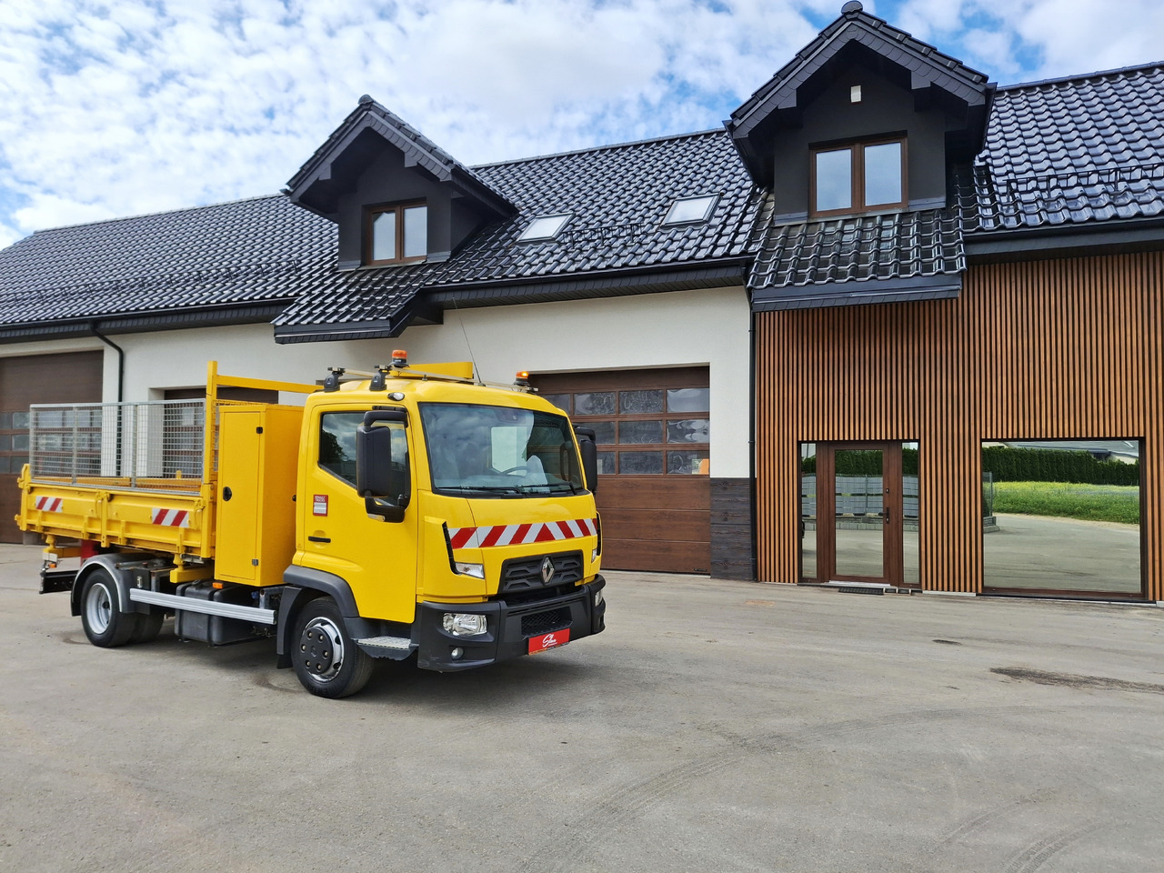 RENAULT D7.5 Wywrotka Kipper 3 Stronna 2015r 84 Tyś KM - Billenőplatós teherautó: 1 kép. RENAULT D7.5 Wywrotka Kipper 3 Stronna 2015r 84 Tyś KM - Billenőplatós teherautó: 1 kép.