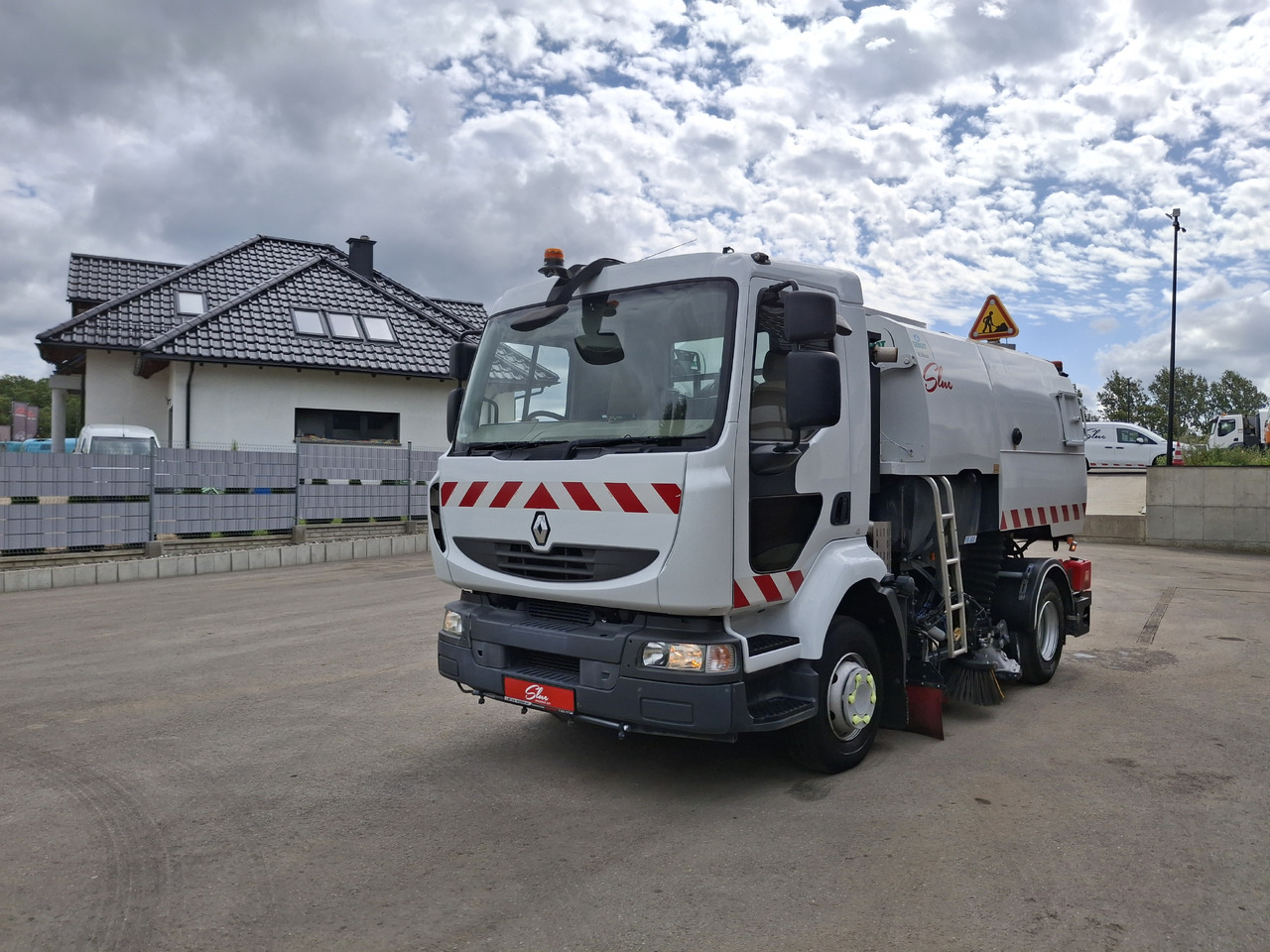 RENAULT Midlum 220 Zamiatarka Johnston VS500 Szczotki L/R Obie Strony Napęd Hydrostatyczny 2012r - Utcaseprő gép: 3 kép. RENAULT Midlum 220 Zamiatarka Johnston VS500 Szczotki L/R Obie Strony Napęd Hydrostatyczny 2012r - Utcaseprő gép: 3 kép.