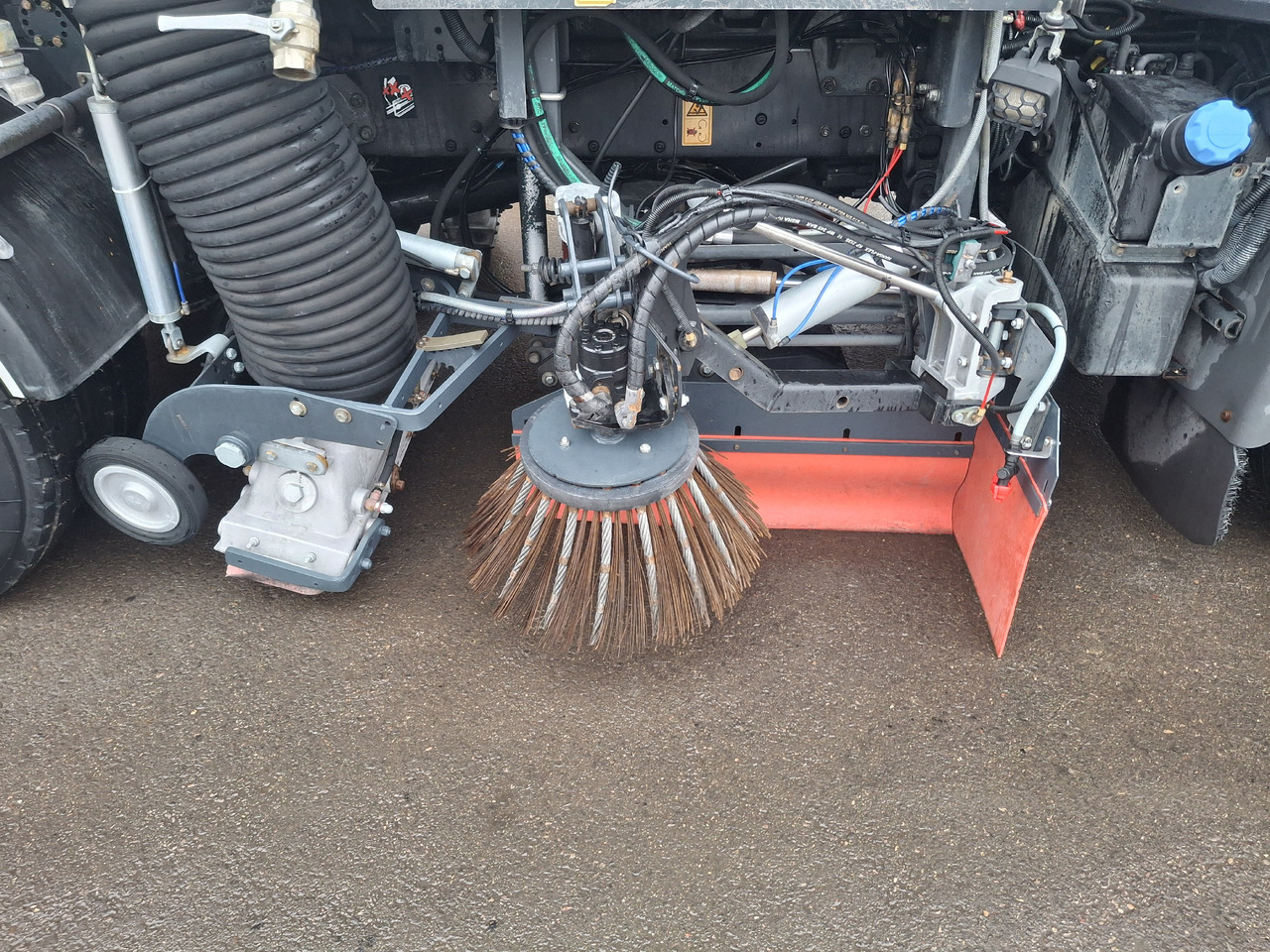 RENAULT Midlum 220 Zamiatarka Kehrmaschine Johnston 2 Motoren Szczotki L/R - Utcaseprő gép: 5 kép. RENAULT Midlum 220 Zamiatarka Kehrmaschine Johnston 2 Motoren Szczotki L/R - Utcaseprő gép: 5 kép.