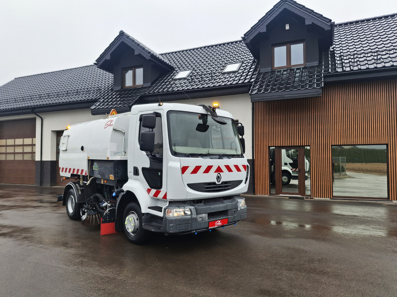 RENAULT Midlum 220 Zamiatarka Kehrmaschine Johnston 2 Motoren Szczotki L/R - Utcaseprő gép: 1 kép. RENAULT Midlum 220 Zamiatarka Kehrmaschine Johnston 2 Motoren Szczotki L/R - Utcaseprő gép: 1 kép.