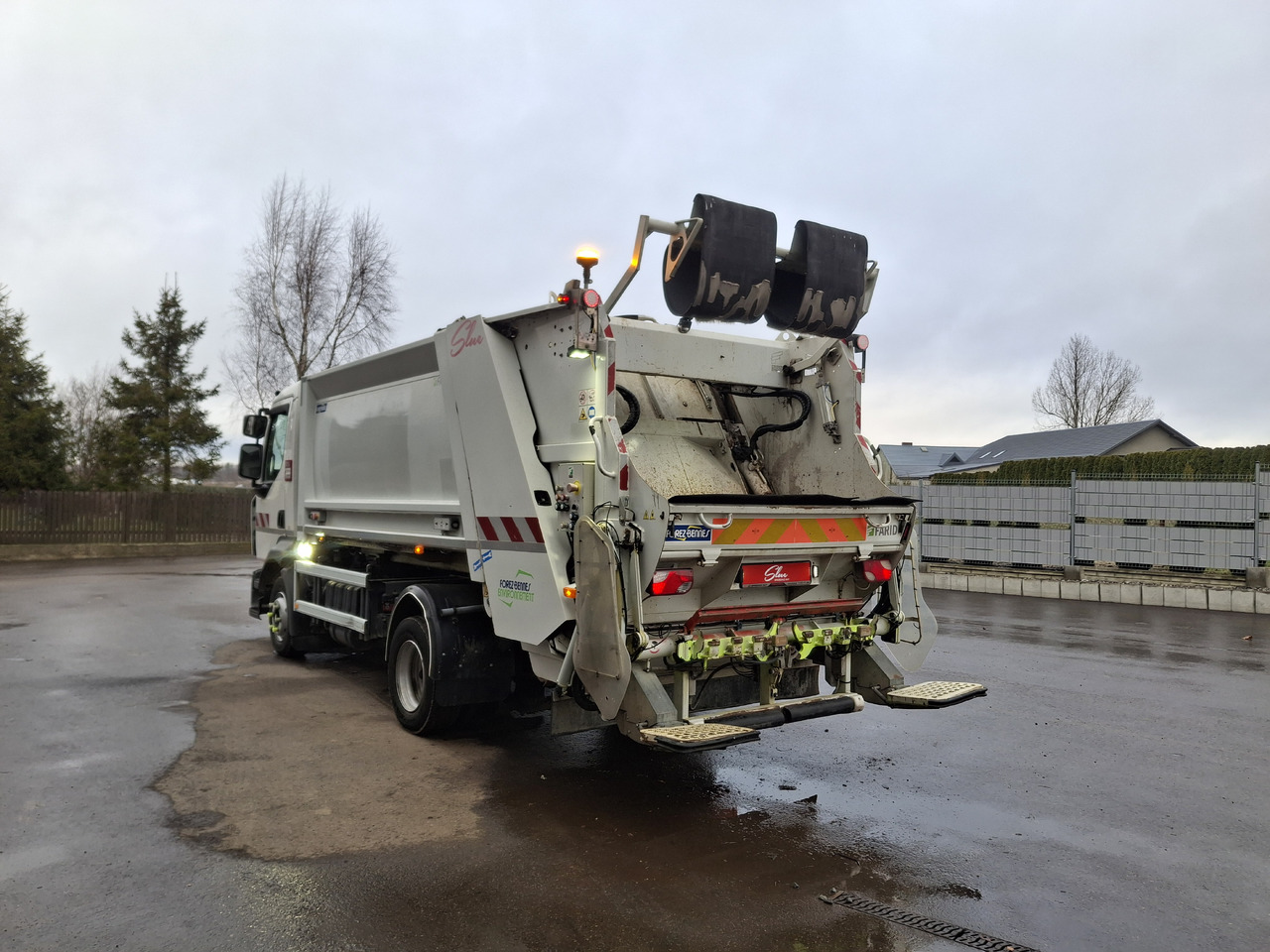 Renault D12 Truck Śmieciarka Müllwagen Garbage Truck FARID Euro 6 - Szemetesautó: 3 kép. Renault D12 Truck Śmieciarka Müllwagen Garbage Truck FARID Euro 6 - Szemetesautó: 3 kép.