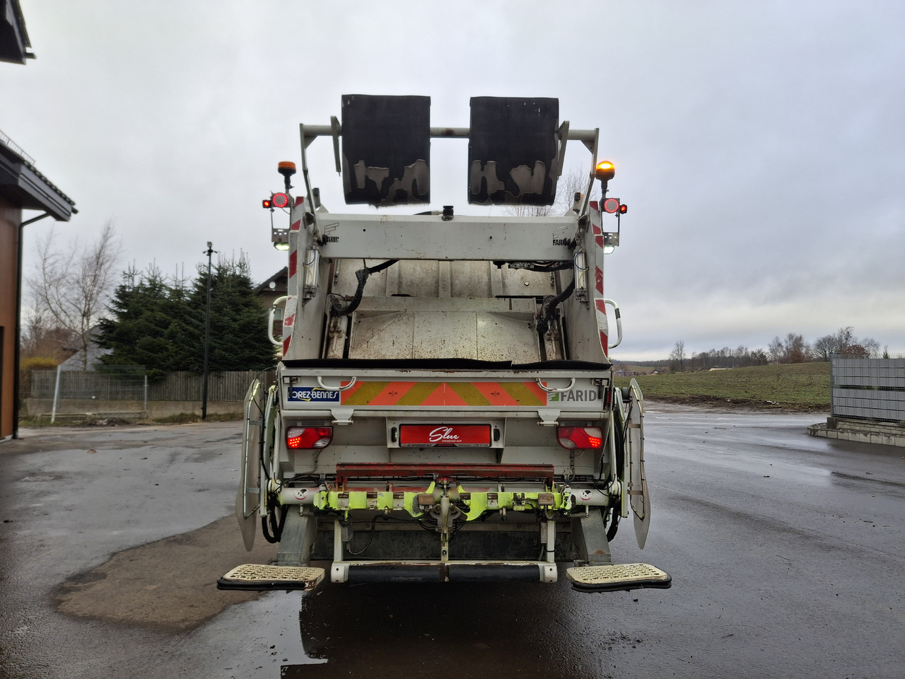 Renault D12 Truck Śmieciarka Müllwagen Garbage Truck FARID Euro 6 - Szemetesautó: 4 kép. Renault D12 Truck Śmieciarka Müllwagen Garbage Truck FARID Euro 6 - Szemetesautó: 4 kép.