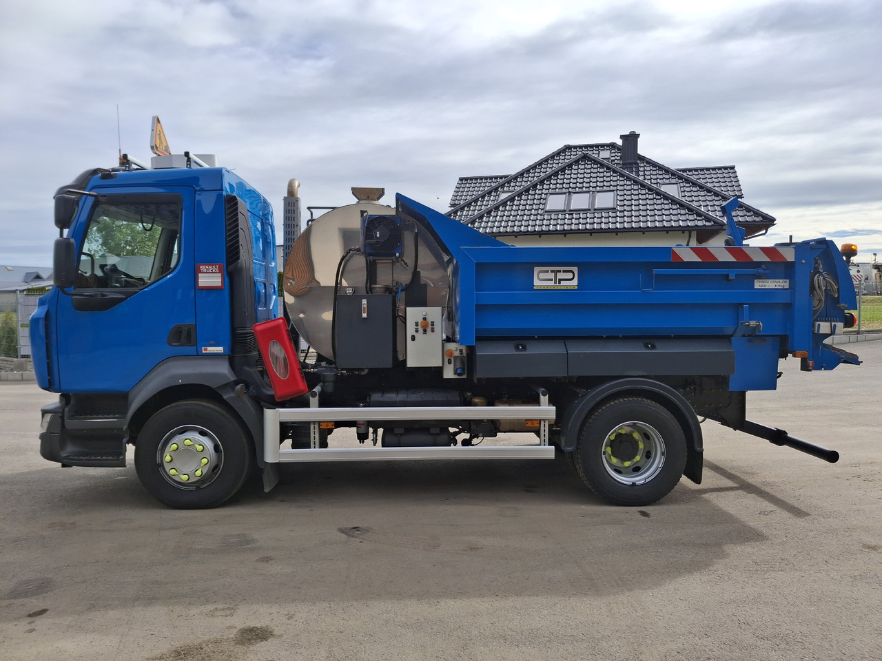 Renault D16 - Bitumenszóró: 5 kép. Renault D16 - Bitumenszóró: 5 kép.