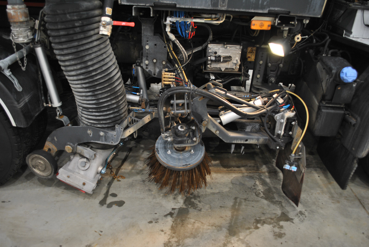 Renault Midlum 220 Zamiatarka Kehrmaschine Johnston 2014r 2770Mth Euro5 - Utcaseprő gép: 5 kép. Renault Midlum 220 Zamiatarka Kehrmaschine Johnston 2014r 2770Mth Euro5 - Utcaseprő gép: 5 kép.