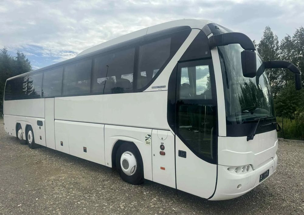 Neoplan Tourliner - Távolsági busz: 1 kép. Neoplan Tourliner - Távolsági busz: 1 kép.