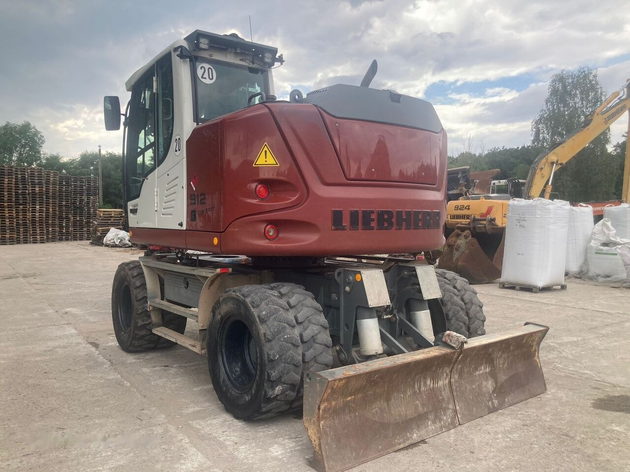 Liebherr A 912 Compact Rotator R4 lízing Liebherr A 912 Compact Rotator R4: 11 kép.