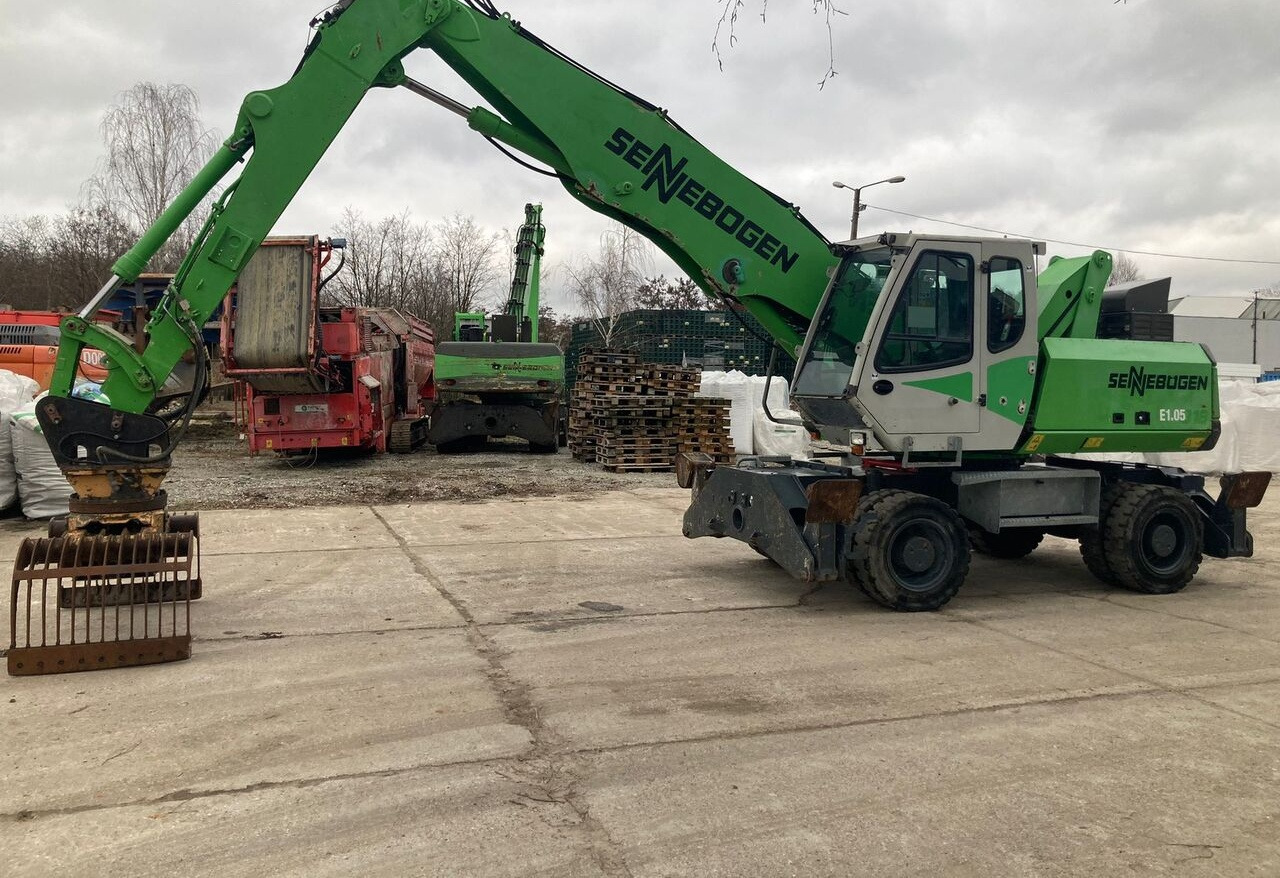 Sennebogen 818 M - Hulladék kotró: 2 kép. Sennebogen 818 M - Hulladék kotró: 2 kép.