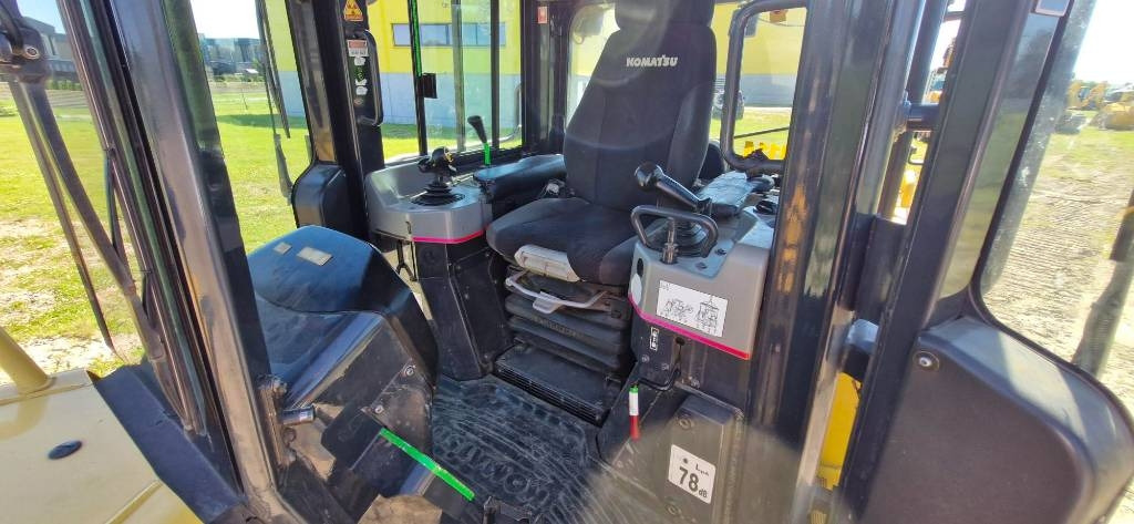 Komatsu D61PX - 24 - Buldózer: 5 kép. Komatsu D61PX - 24 - Buldózer: 5 kép.