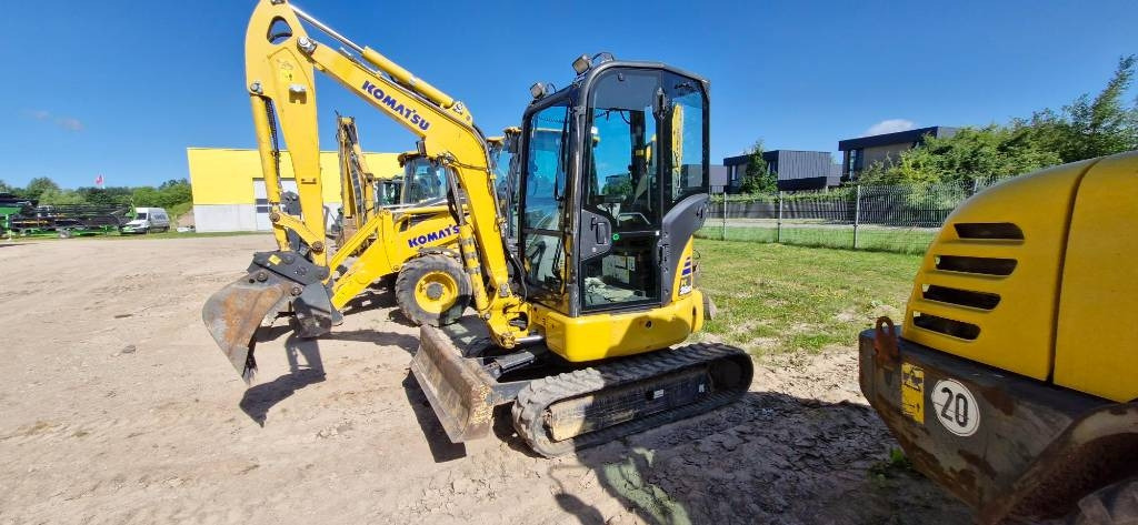 Komatsu PC 26 MR - Minikotró: 4 kép. Komatsu PC 26 MR - Minikotró: 4 kép.