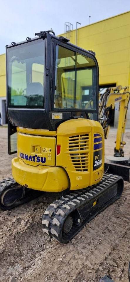 Komatsu PC 26 MR - Minikotró: 4 kép. Komatsu PC 26 MR - Minikotró: 4 kép.
