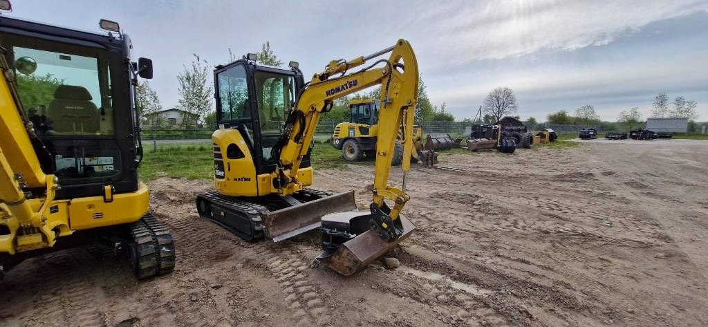 Komatsu PC 26 MR - Minikotró: 5 kép. Komatsu PC 26 MR - Minikotró: 5 kép.