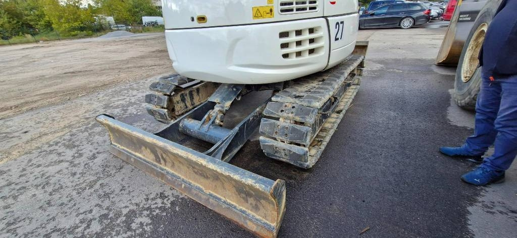 Komatsu PC 80 MR-5E0 - Minikotró: 4 kép. Komatsu PC 80 MR-5E0 - Minikotró: 4 kép.