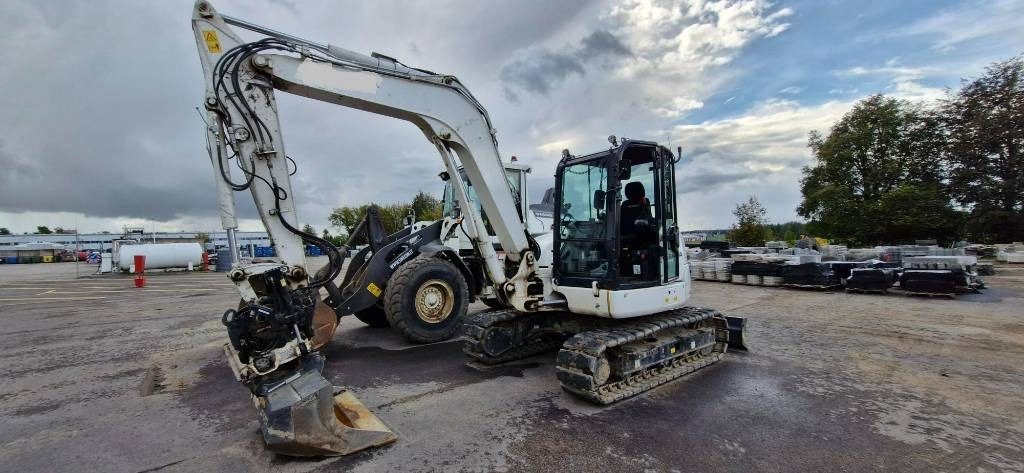 Komatsu PC 80 MR-5E0 - Minikotró: 1 kép. Komatsu PC 80 MR-5E0 - Minikotró: 1 kép.