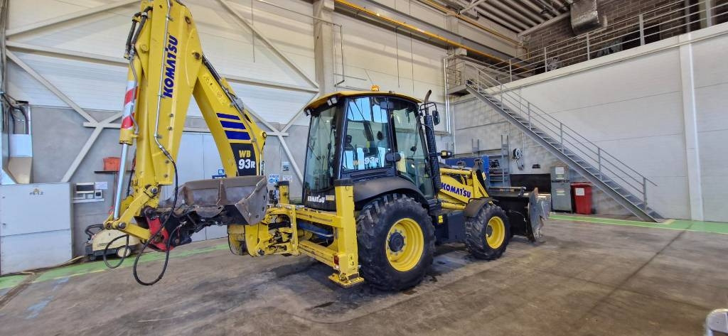 Komatsu WB 93 R - Kotrórakodó: 3 kép. Komatsu WB 93 R - Kotrórakodó: 3 kép.