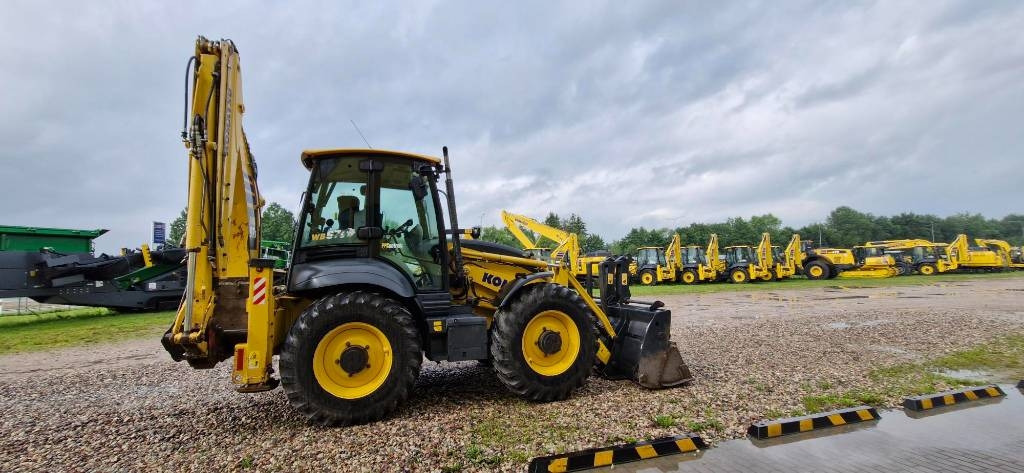 Komatsu WB 97 R-8 - Kotrórakodó: 1 kép. Komatsu WB 97 R-8 - Kotrórakodó: 1 kép.