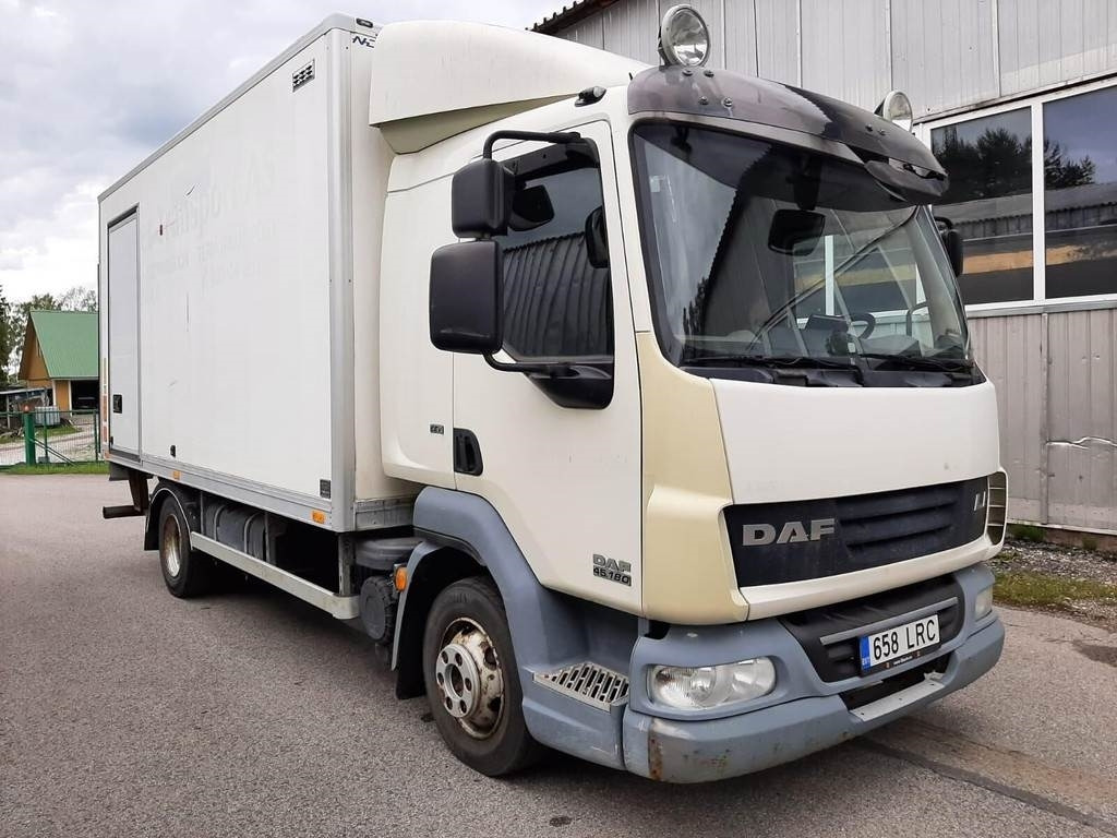 DAF FA 45.180 4X2 KITCHEN - Dobozos felépítményű teherautó: 4 kép. DAF FA 45.180 4X2 KITCHEN - Dobozos felépítményű teherautó: 4 kép.