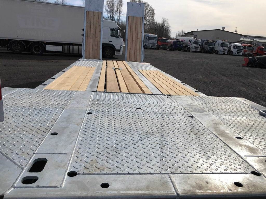 Fliegl DTS-S 300 - Pótkocsi mélybölcsős: 5 kép. Fliegl DTS-S 300 - Pótkocsi mélybölcsős: 5 kép.