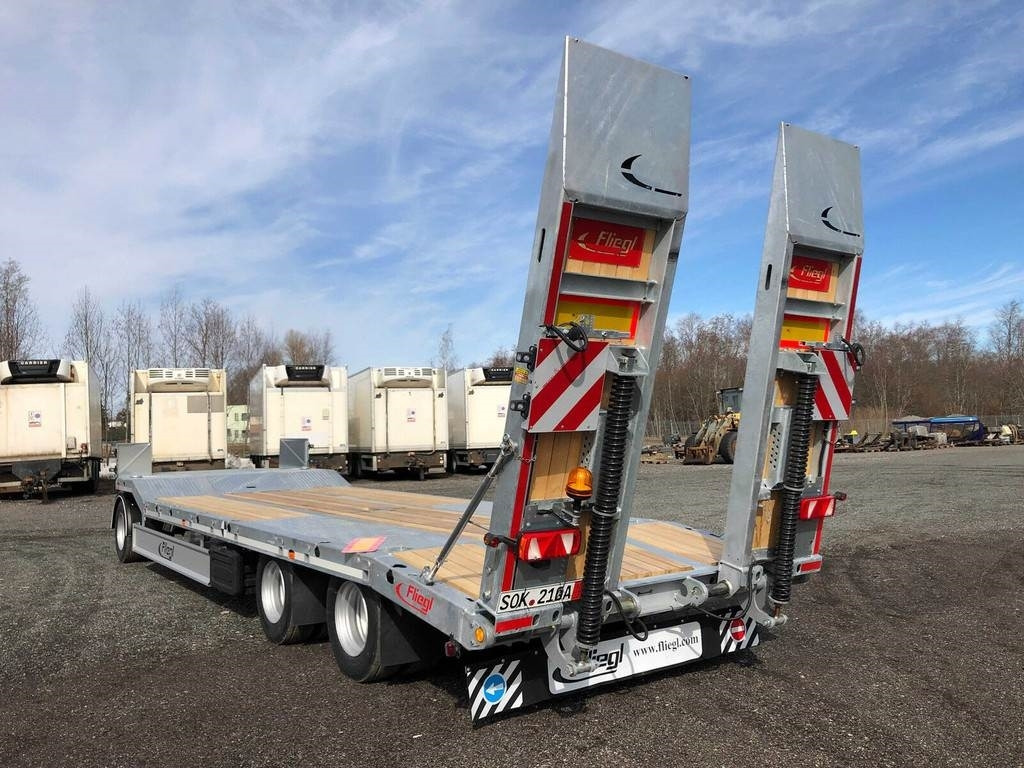 Fliegl DTS-S 300 - Pótkocsi mélybölcsős: 2 kép. Fliegl DTS-S 300 - Pótkocsi mélybölcsős: 2 kép.