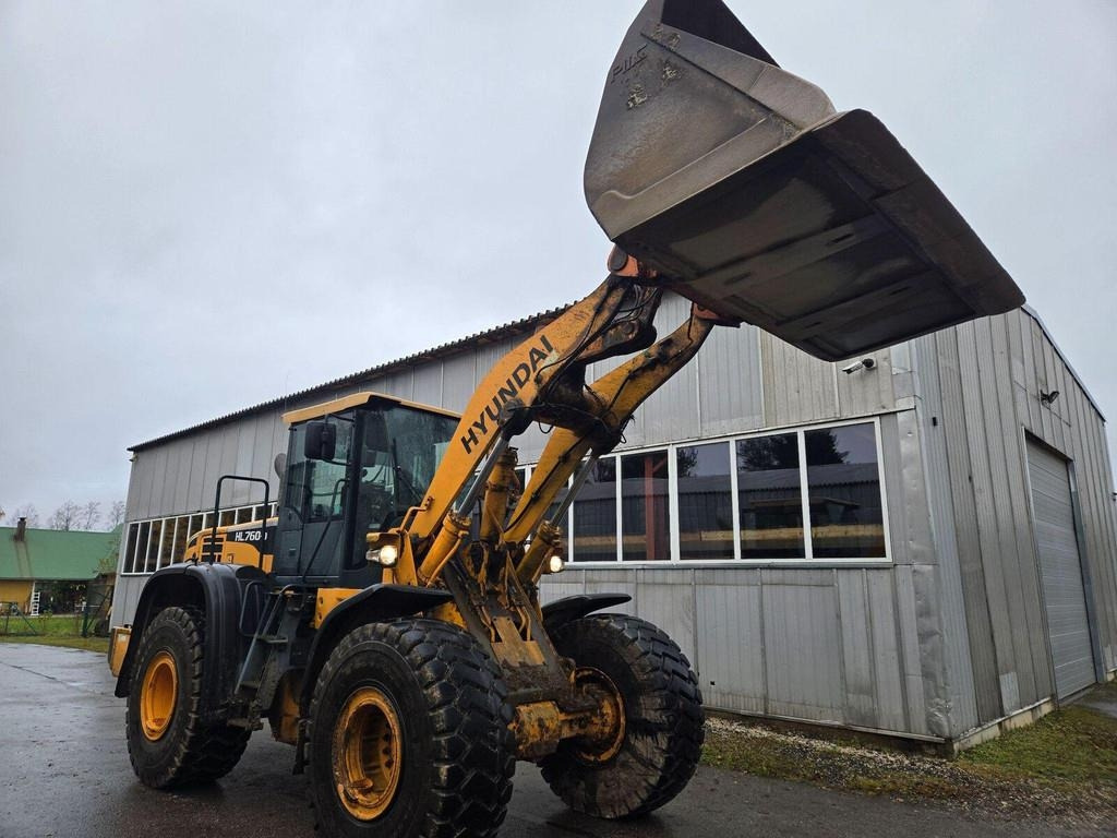 Hyundai HL760-9 - Gumikerekes homlokrakodó: 3 kép. Hyundai HL760-9 - Gumikerekes homlokrakodó: 3 kép.