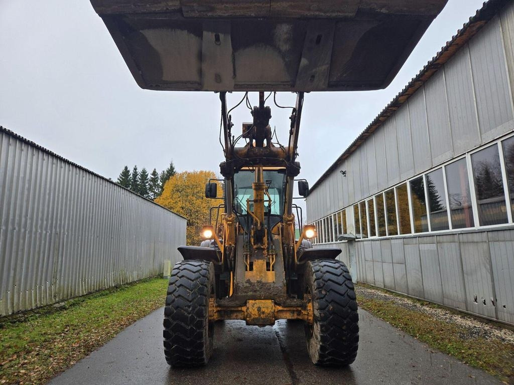 Hyundai HL760-9 - Gumikerekes homlokrakodó: 2 kép. Hyundai HL760-9 - Gumikerekes homlokrakodó: 2 kép.