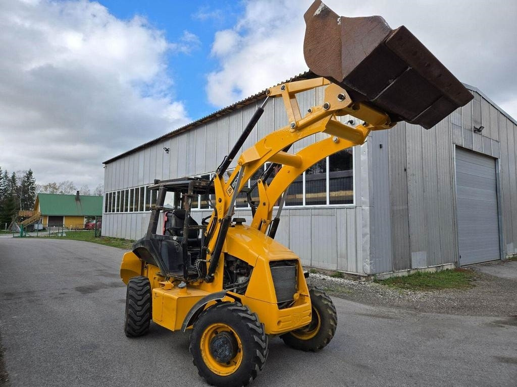 JCB 2CX  - Gumikerekes homlokrakodó: 2 kép. JCB 2CX  - Gumikerekes homlokrakodó: 2 kép.