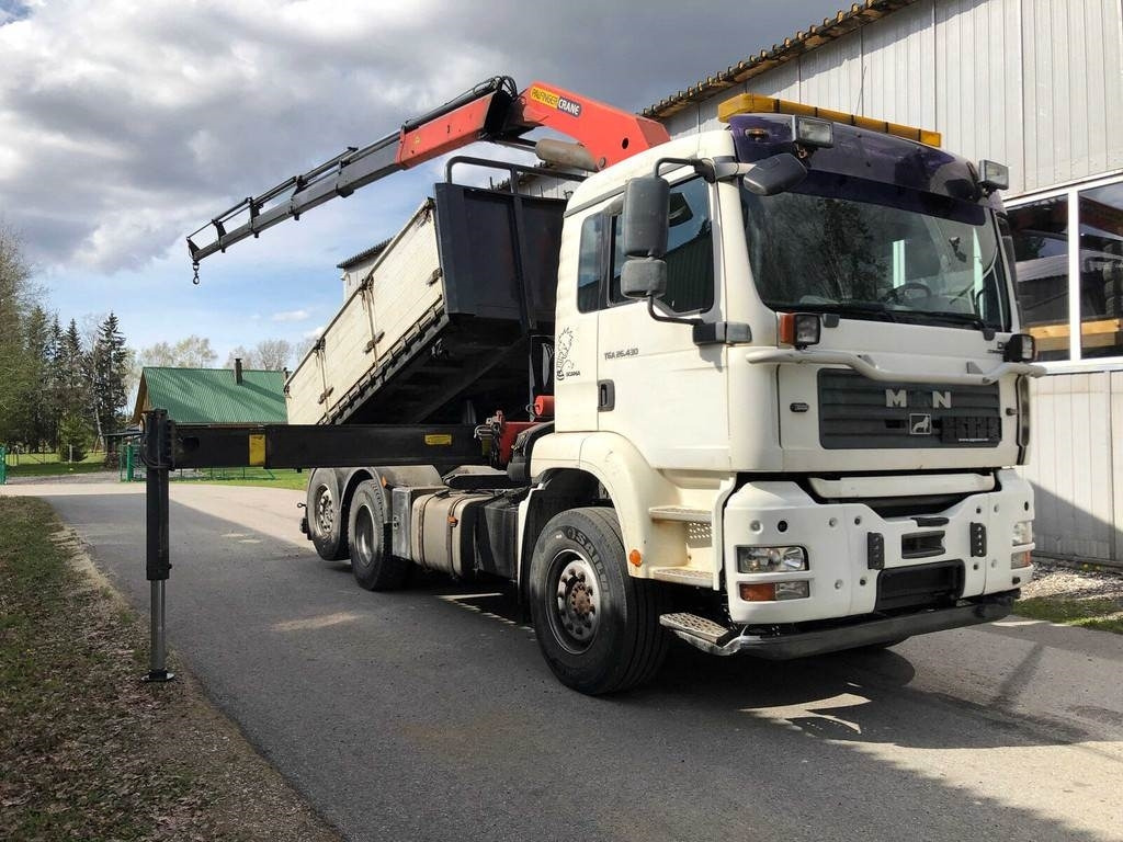 MAN TGA 26.430 6X2-2 BL/M 3-WAY TIP+PALFINGER PK23500 - Billenőplatós teherautó: 3 kép. MAN TGA 26.430 6X2-2 BL/M 3-WAY TIP+PALFINGER PK23500 - Billenőplatós teherautó: 3 kép.
