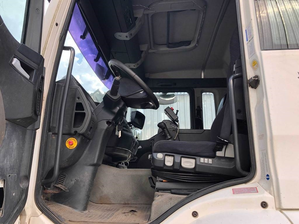 MAN TGA 26.430 6X2-2 BL/M 3-WAY TIP+PALFINGER PK23500 - Billenőplatós teherautó: 4 kép. MAN TGA 26.430 6X2-2 BL/M 3-WAY TIP+PALFINGER PK23500 - Billenőplatós teherautó: 4 kép.