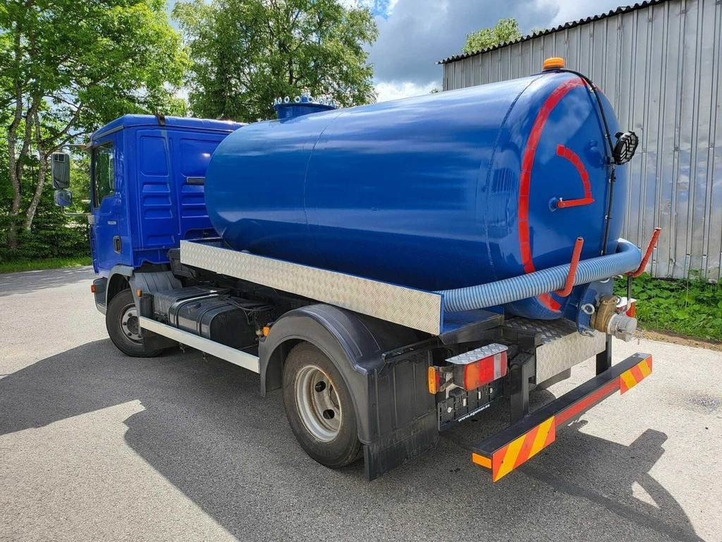 MAN TGL 8.180 4X2 VACUUM 4m³ - Szippantós autó: 3 kép. MAN TGL 8.180 4X2 VACUUM 4m³ - Szippantós autó: 3 kép.