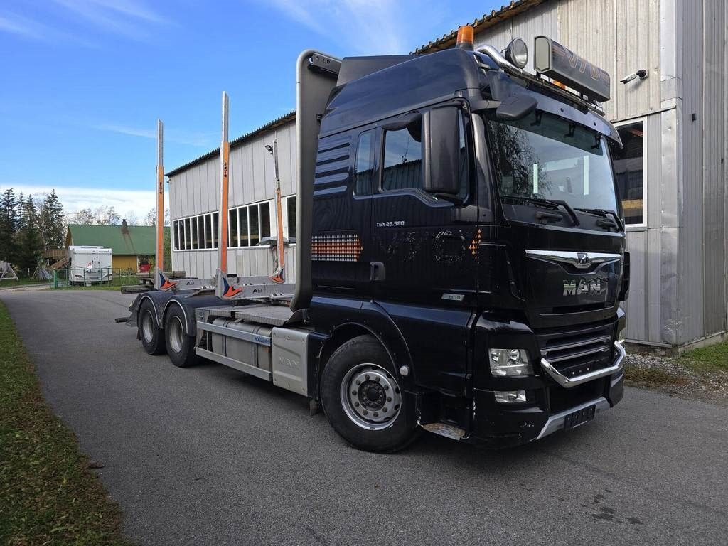 MAN TGX 26.580 6X4 EXTE - Rönkszállító teherautó: 4 kép. MAN TGX 26.580 6X4 EXTE - Rönkszállító teherautó: 4 kép.