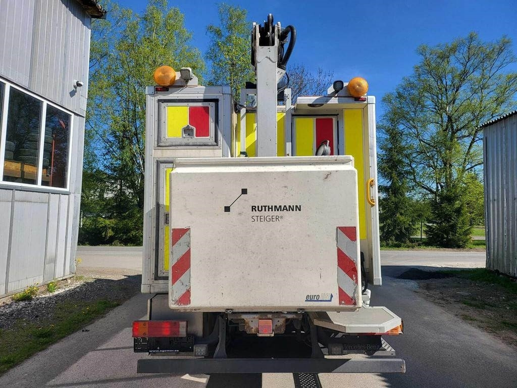 Mercedes-Benz ATEGO 822/ RUTHMANN STEIGER TK145 - Emelőkosaras teherautó: 5 kép. Mercedes-Benz ATEGO 822/ RUTHMANN STEIGER TK145 - Emelőkosaras teherautó: 5 kép.