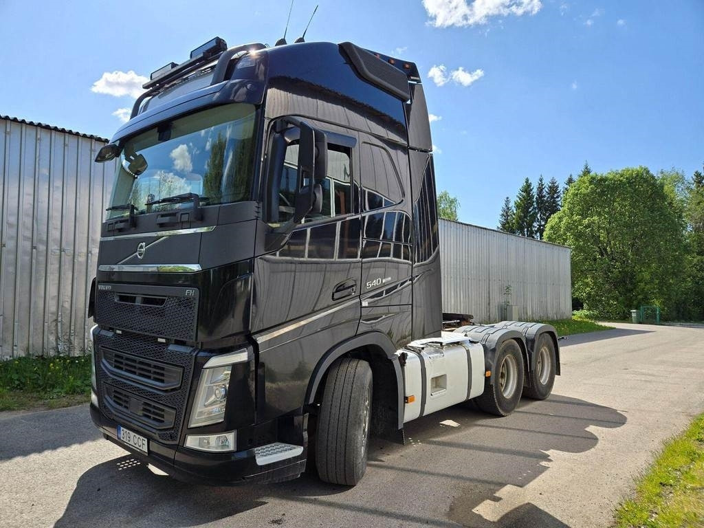 Volvo FH540 6X4 DUALCLUTCH - Nyergesvontató: 1 kép. Volvo FH540 6X4 DUALCLUTCH - Nyergesvontató: 1 kép.