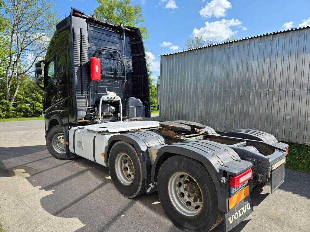 Volvo FH540 6X4 DUALCLUTCH - Nyergesvontató: 2 kép. Volvo FH540 6X4 DUALCLUTCH - Nyergesvontató: 2 kép.