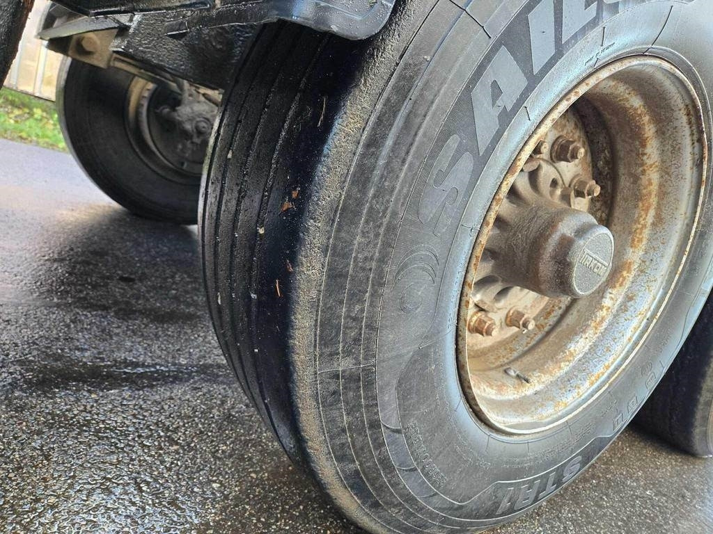 Tircon TRK01 - Félpótkocsi billenőplatós: 3 kép. Tircon TRK01 - Félpótkocsi billenőplatós: 3 kép.
