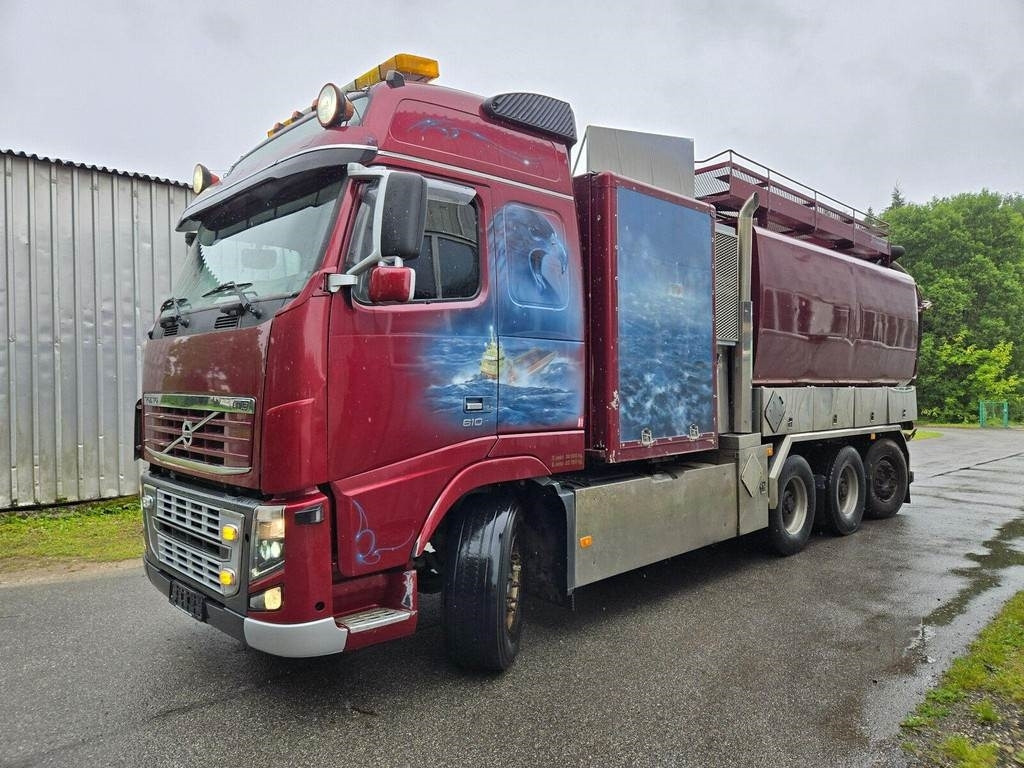 Volvo FH16 610 8X4 FICO ADR 9.9m³ + 11.8m³ - Szippantós autó: 1 kép. Volvo FH16 610 8X4 FICO ADR 9.9m³ + 11.8m³ - Szippantós autó: 1 kép.
