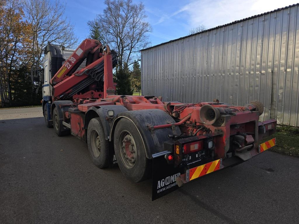 Volvo FM12 420 8X2 HMF 2220 K4  - Horgos rakodó teherautó: 2 kép. Volvo FM12 420 8X2 HMF 2220 K4  - Horgos rakodó teherautó: 2 kép.