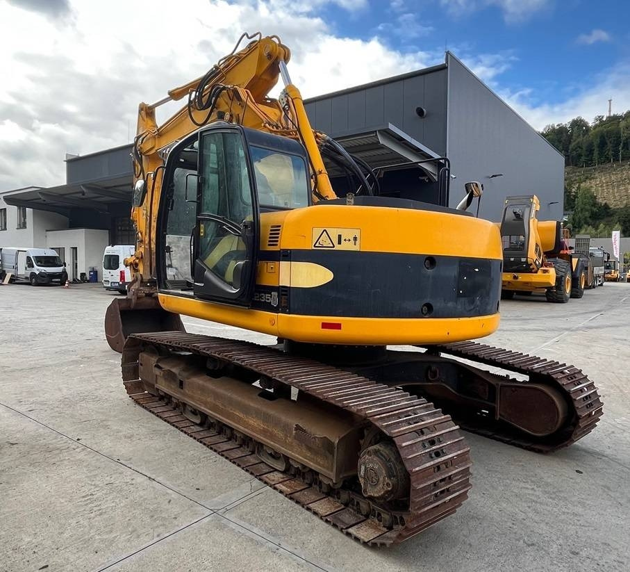 JCB JZ 235 LC - Lánctalpas kotró: 5 kép. JCB JZ 235 LC - Lánctalpas kotró: 5 kép.