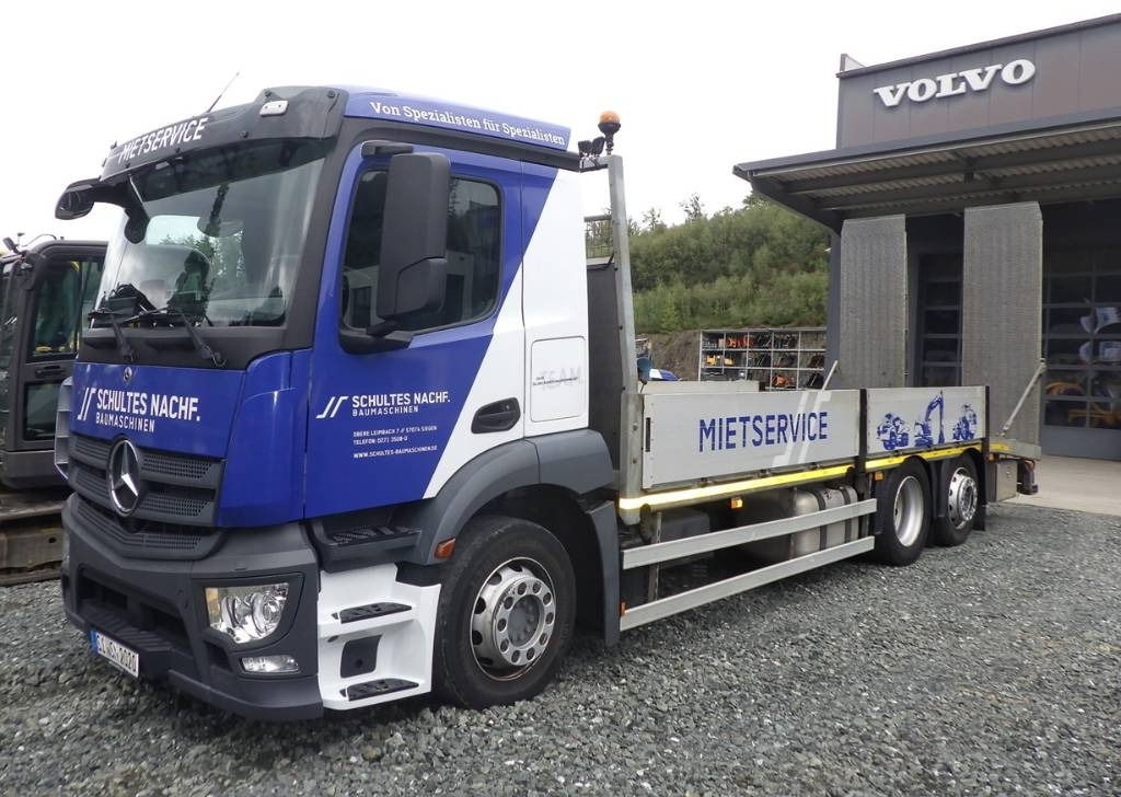 Mercedes-Benz Antos 2533 L Maschinentransporter - Autószállító teherautó: 1 kép. Mercedes-Benz Antos 2533 L Maschinentransporter - Autószállító teherautó: 1 kép.