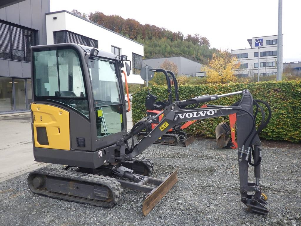 Volvo EC 18 E - Minikotró: 3 kép. Volvo EC 18 E - Minikotró: 3 kép.