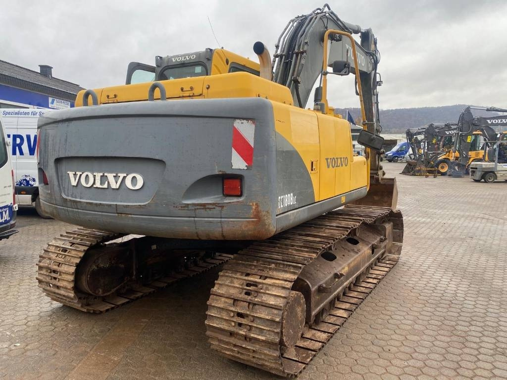 Volvo EC 180 B LC - Lánctalpas kotró: 3 kép. Volvo EC 180 B LC - Lánctalpas kotró: 3 kép.