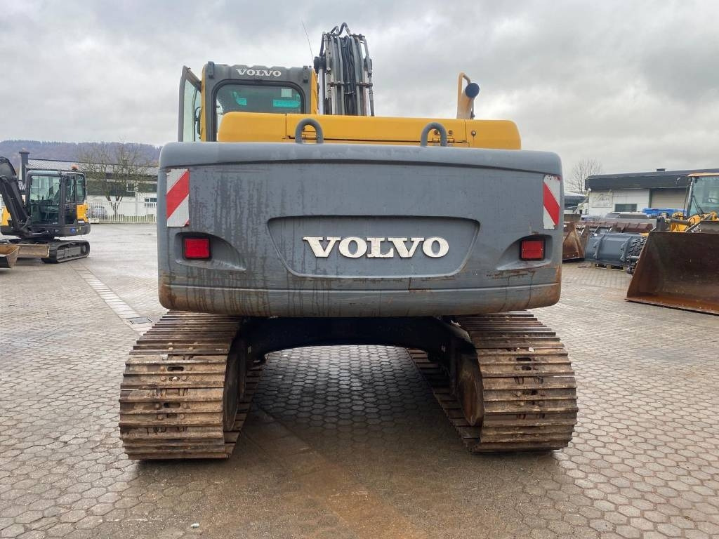 Volvo EC 180 B LC - Lánctalpas kotró: 4 kép. Volvo EC 180 B LC - Lánctalpas kotró: 4 kép.