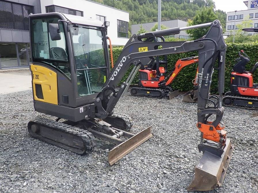 Volvo EC 20 E - Minikotró: 3 kép. Volvo EC 20 E - Minikotró: 3 kép.