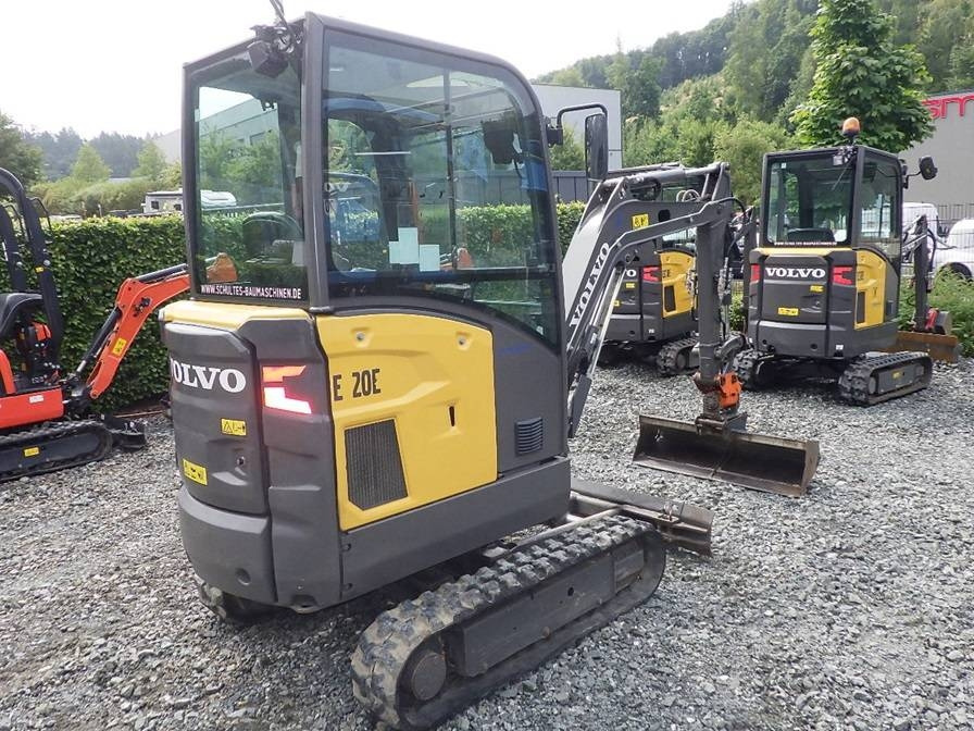 Volvo EC 20 E - Minikotró: 5 kép. Volvo EC 20 E - Minikotró: 5 kép.