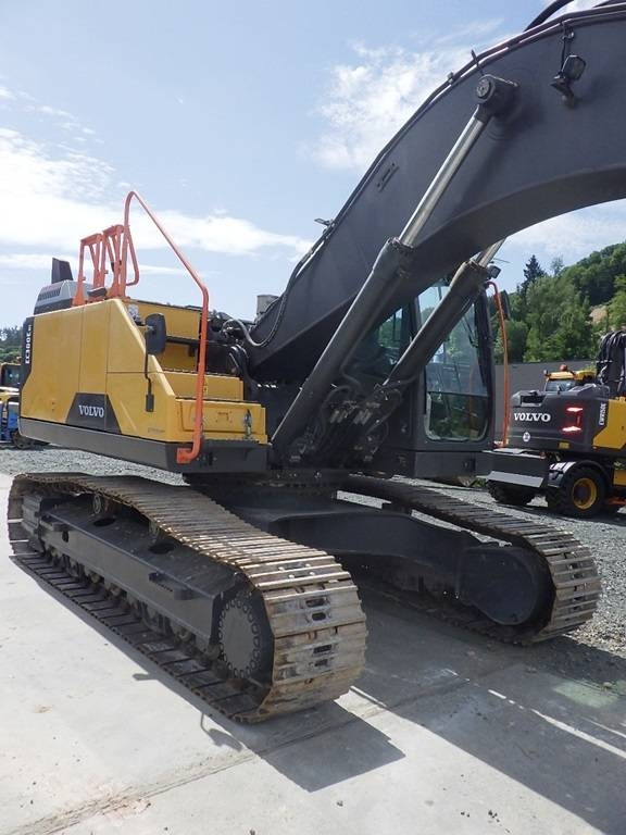 Volvo EC 300 E - Lánctalpas kotró: 4 kép. Volvo EC 300 E - Lánctalpas kotró: 4 kép.